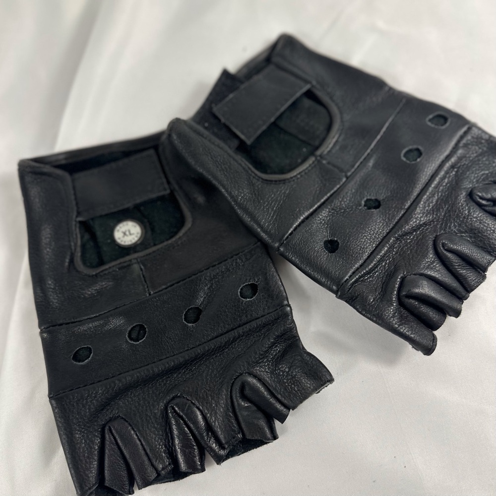 NEW in packaging BIKER Leather motorcycle, open fingered Gloves